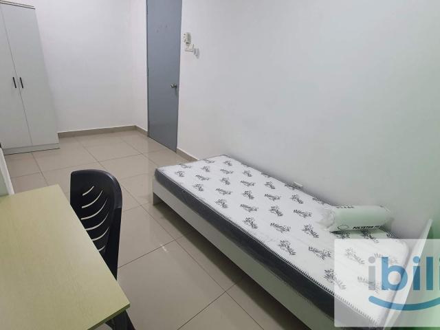 Middle Room | Utilities+WiFi+Cleaning Included | Near HUKM & Sunway Velocity