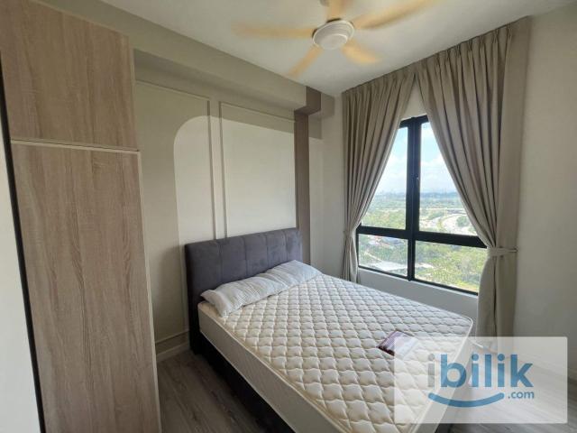 Middle room. Walking Distance to MRT
