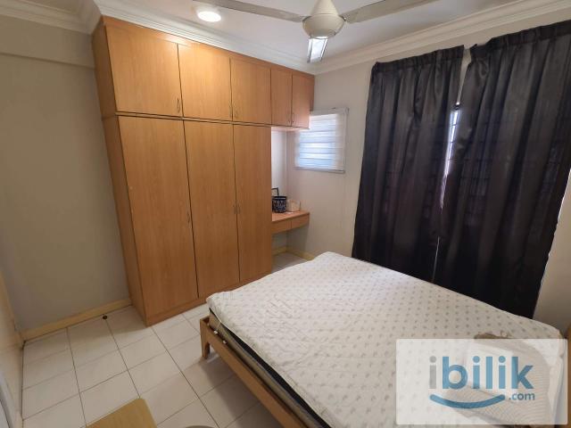 Middle room | walking distance to lrt