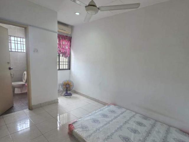 Middle Room With Air Con ️ Jalan Persona, Seksyen 32 Bukit Rimau | Gated & Guarded️Fully Furnished ️ Ready to Move