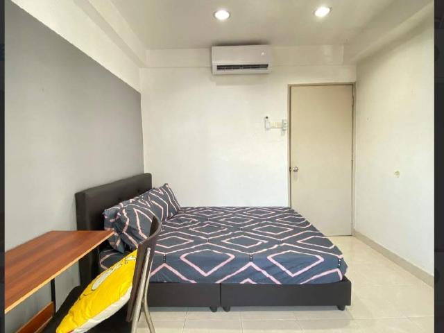 middle room with aircond