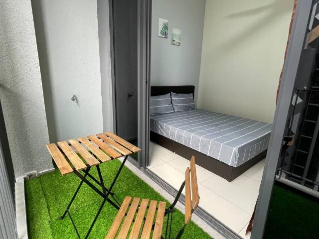 Middle Room With Balcony at Millerz Square, Old Klang Road