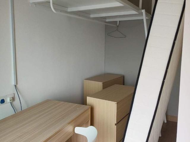 Middle Room With Balcony At SS15