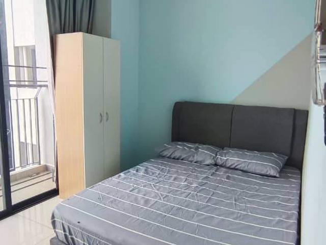 Middle room with balcony @ the havre bukit jalil | city view