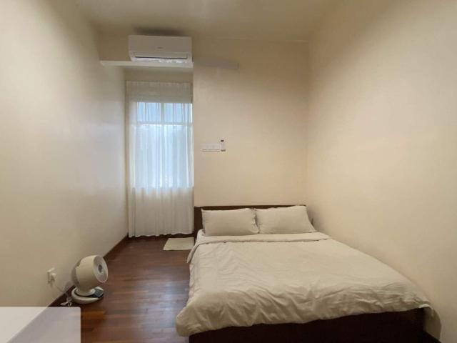 Middle Room with En Suite | 3 Storey Terrace | All Utilities