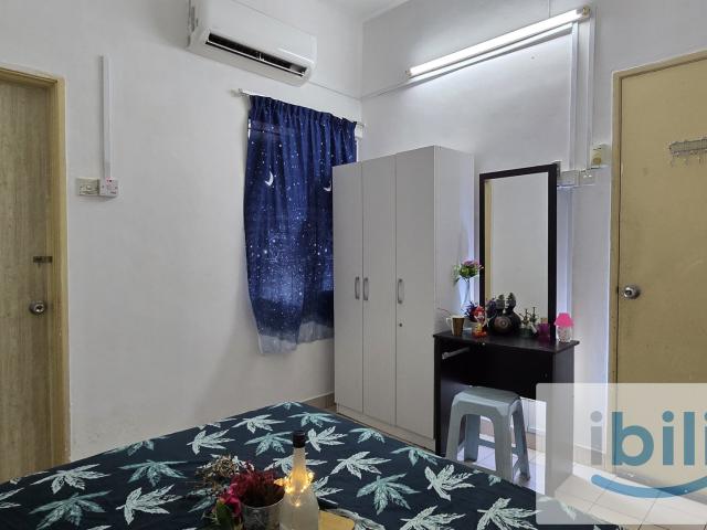 Middle Room with Private Bathroom at Bandar Botanic, Klang