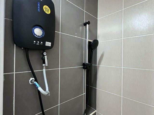 Middle Room with Private Bathroom at Razak City Residence @Sungai Besi