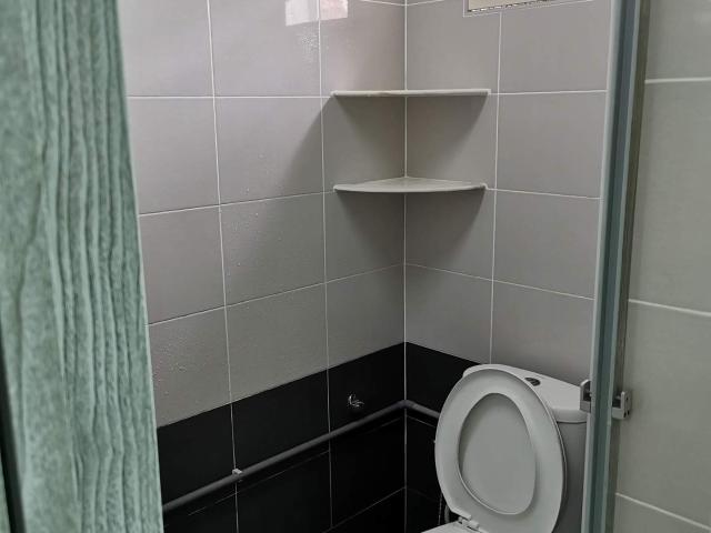 Middle Room with private bathroom near Bandar Perda, Iconcity and Autocity move in immediately
