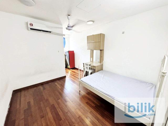 Middle Room With Private bathroom To Rent In Bandar Bukit Tinggi