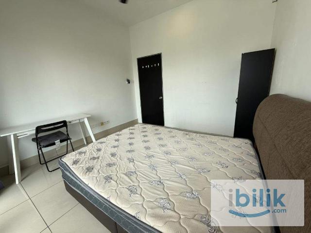 Middle Room with Private Balcony @ One Residence, Chan Sow Lin