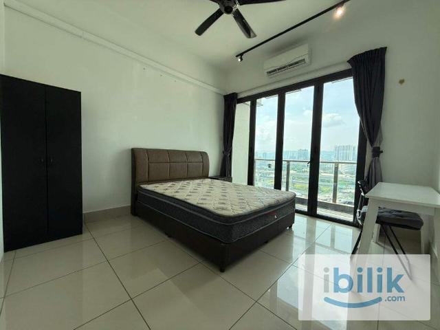 Middle Room with Private Balcony @ One Residence, Chan Sow Lin