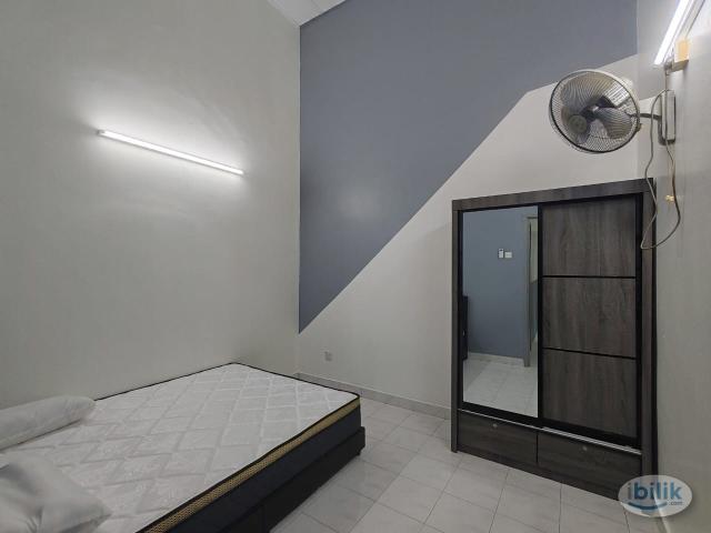 Middle room 中房 Bukit indah single terrace house
