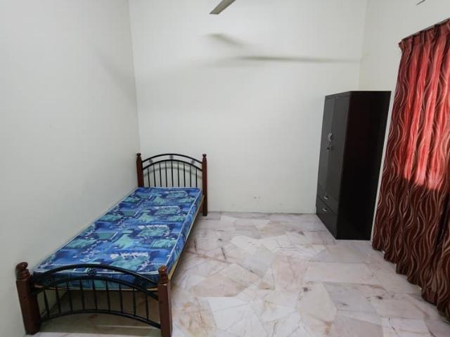 Middle Room Aircond Fully Furnished at Ipoh
