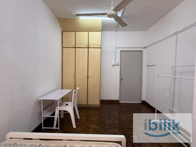 Middle Room | Aircond + WiFi | Easy Access