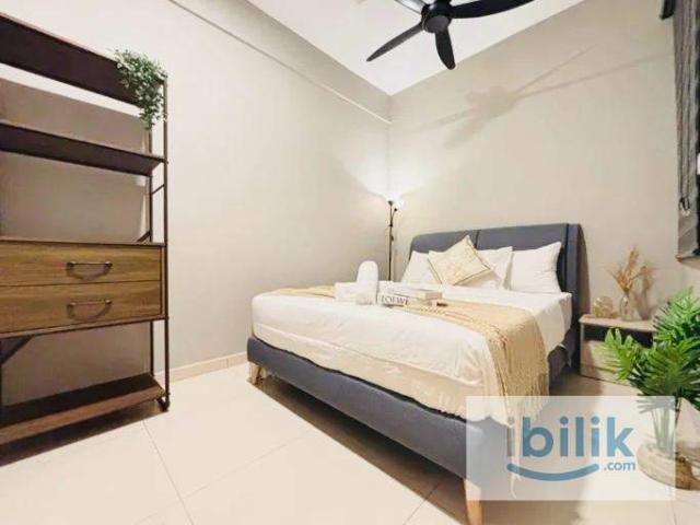 Middle Room, Apartment. Private Room at Serdang Raya