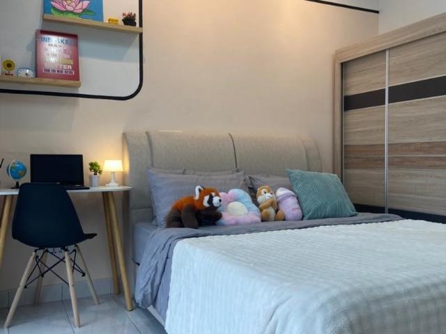 Middle Room Ara Damansara 3 min to LRT