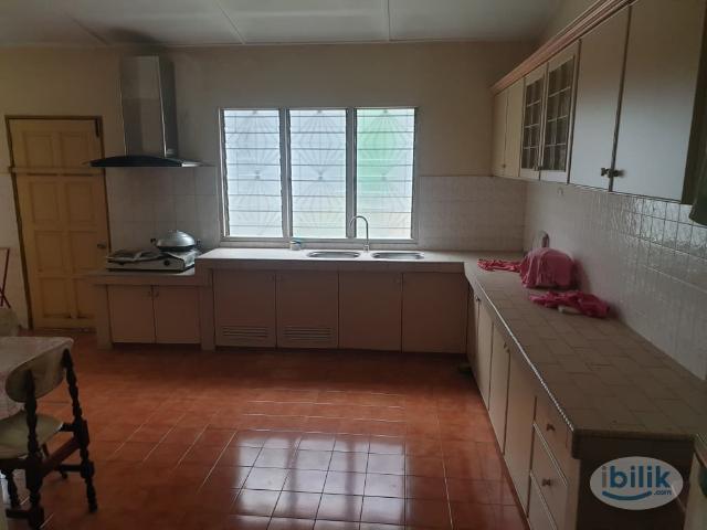Middle Room at Taman Bukit Kajang Baru, Kajang