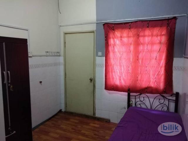 Middle Room at Taman Equine, Bandar Putra Permai