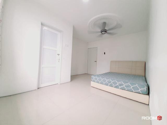 Middle Room at Taman Mesra Utama { ! } Bilik Sewa Balakong, C180, Amerin Mall, Columbia