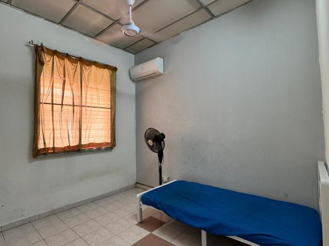 Middle Room at Taman Subang Idaman, Subang