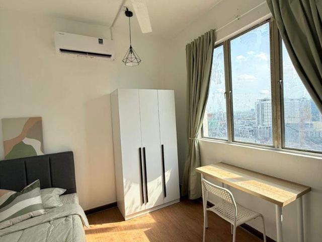 Middle Room at USJ 1, Subang Jaya Free Wifi