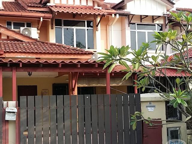 Middle Room at Bandar Botanic, Klang