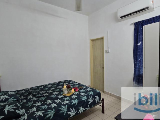 Middle Room at Bandar Botanic, Klang