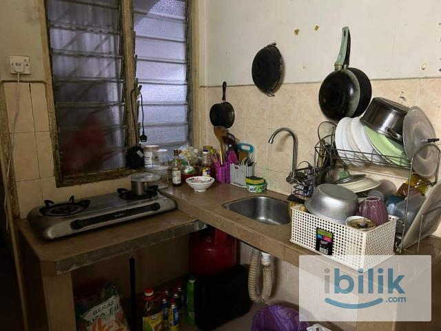 Middle Room at Bandar Baru Ampang
