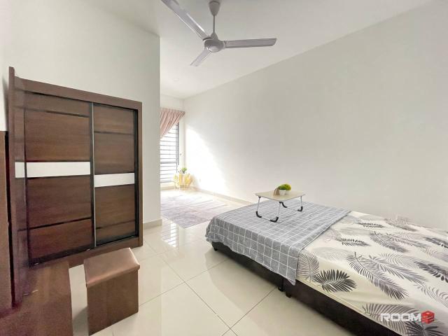 Middle Room at Bandar Puteri Bangi, Bilik sewa Bangi [Free WIFI, Near KTM] The Terresse, Bdr Puteri, BSP, Nilai