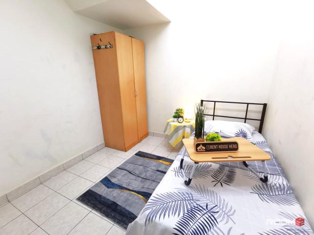 Middle Room at Bandar Puchong Utama [ ! ] Bilik Sewa Puchong [1 Months Depo ] Puchong Utama