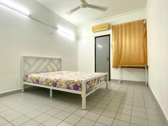 Middle Room at Bandar Utama Near to One Utama, MRT Bandar Utama, 1 Power House, First Avenue, Centre Point, IKEA