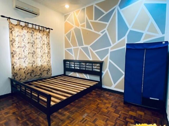 Middle Room at Bandar Utama, Petaling Jaya