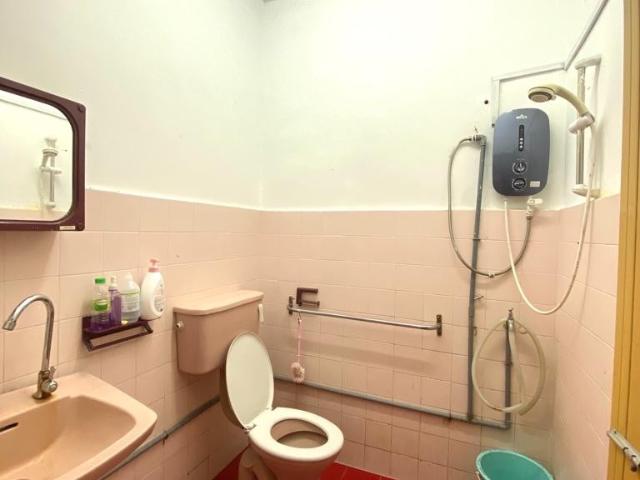 Middle Room at Bandar Utama, Petaling Jaya