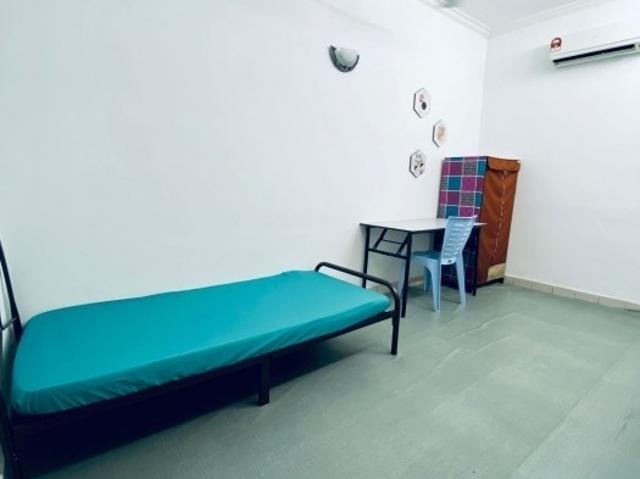 Middle Room at Bandar Utama Petaling Jaya with ZERO DEPOSIT! Near Bandar Utama MRT Station