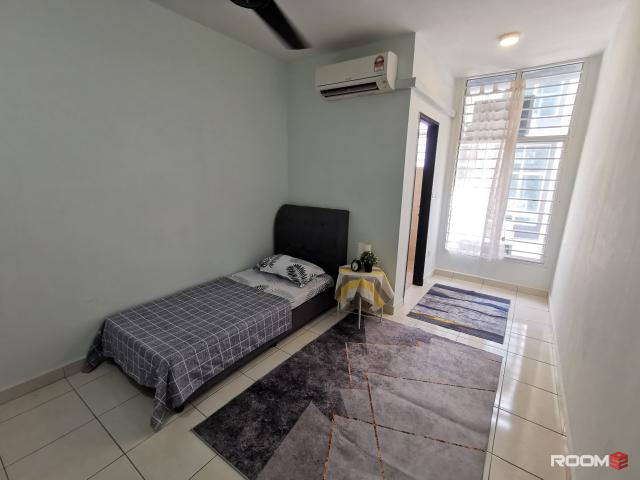 Middle Room at Bangi, Selangor, Bilik Sewa Bangi [ FEMALE, AIRCOND] Bangi Avenue, Bangi Lama, UKM, KUIS, Nilai