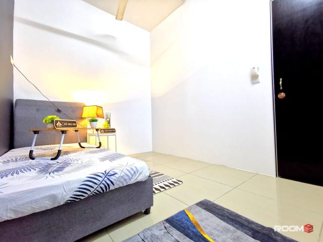 Middle Room at Bangi, Selangor, Bilik Sewa Bangi [For MALE ] Bangi Avenue, Bdr Seri Putra, Bangi Lama, Bangi Wonde