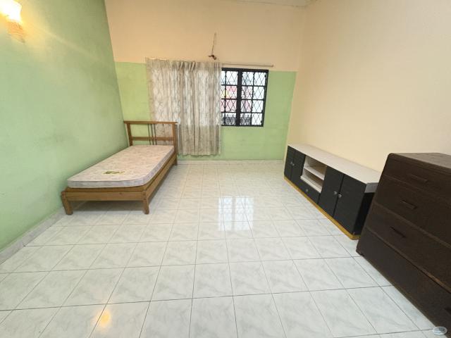 Middle Room at Bangsar Park, Bangsar