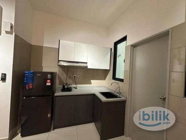 Middle Room at Bintang Residensi, Bukit Jalil near Pavillion BJ with Wi Fi, cleaner and Dryer