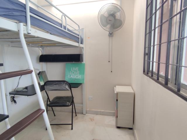 Middle Room at BU2 walking distance to One Utama, First Avenue, one world hotel MRT Bandar Utama,Media Sri Pentas TV3