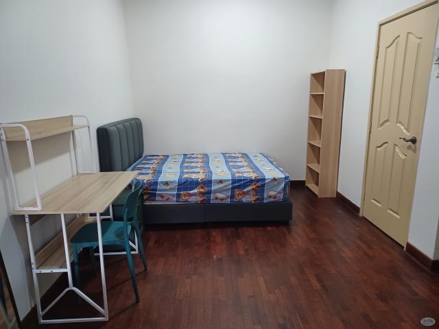 Middle Room at Bukit Jelutong, Shah Alam