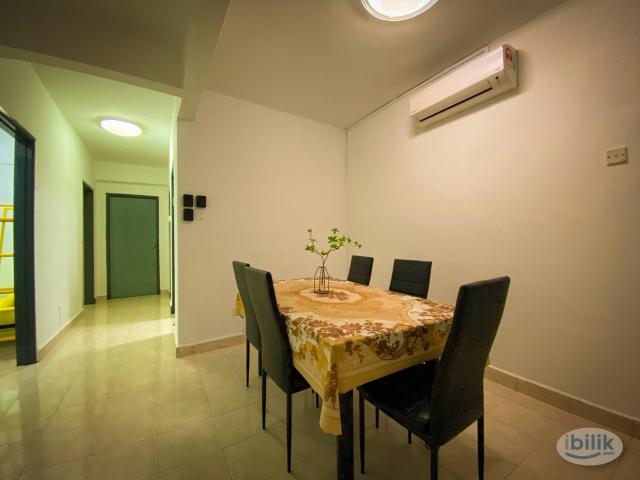 Middle Room at Carlina Apartment, Kota Damansara