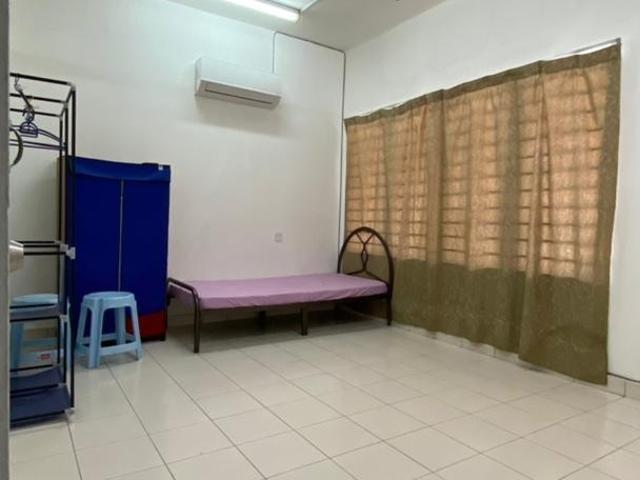 Middle Room at Damansara Jaya Bathroom, Near to Atria Mall, Starling Mall, Beaconhouse, Damansara Uptown, 3 Dama