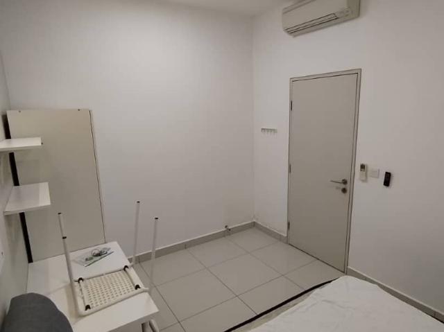 Middle Room at D'Sara Sentral Serviced Apartment, Shah Alam