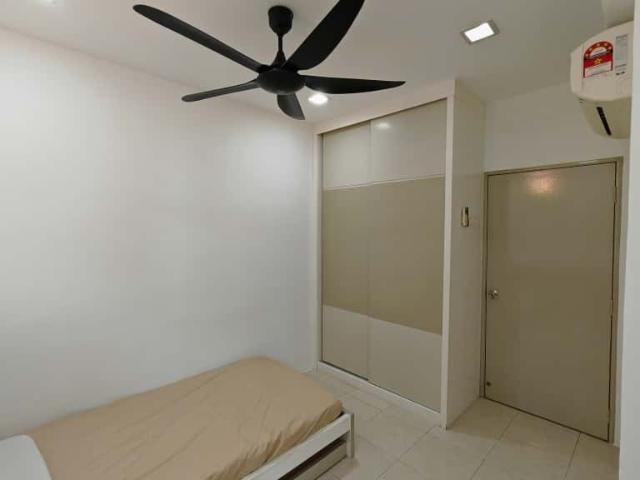 Middle Room at D'Piazza Condominium, Bayan Baru