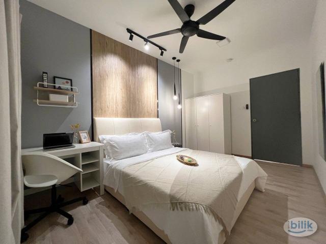 Middle Room at Emporis, Kota Damansara