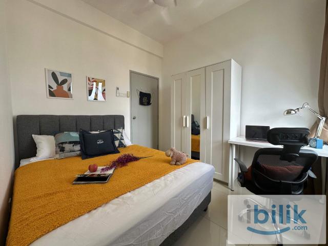Middle Room at Golden Triangle II