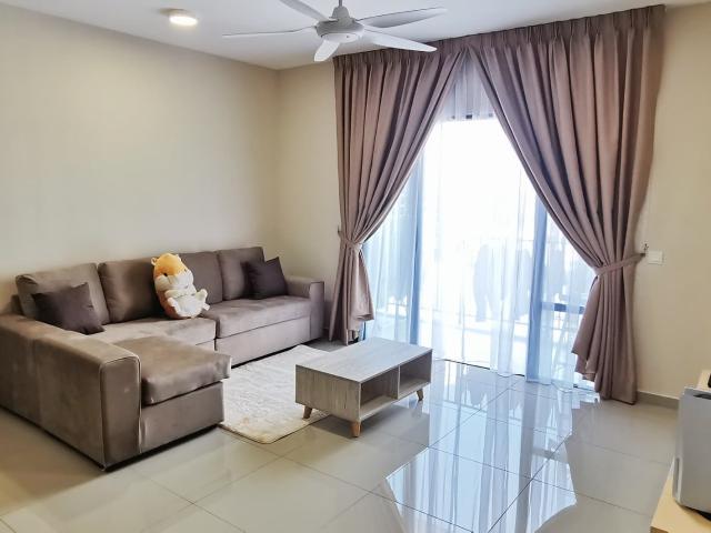 Middle Room at Huni Residence, Setia Alam