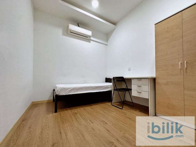 Middle room at Jalan Setiajasa, MRT Pusat Bandar Damansara, Heights