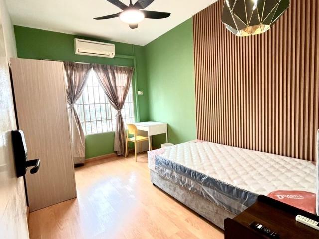 Middle Room at Kuchai Lama, Kuala Lumpur