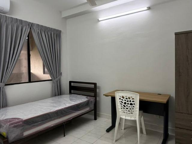 Middle Room at Lagoon View, Bandar Sunway